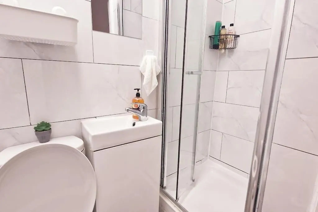 2 Bed Apartment, Near Canary Wharf, O2, Excel, Airport London