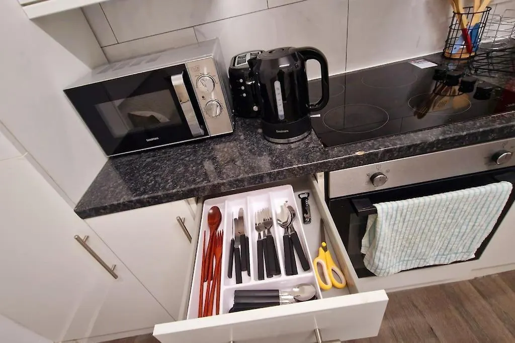 Apartment 2 Bed Apartment, Near Canary Wharf, O2, Excel, Airport London