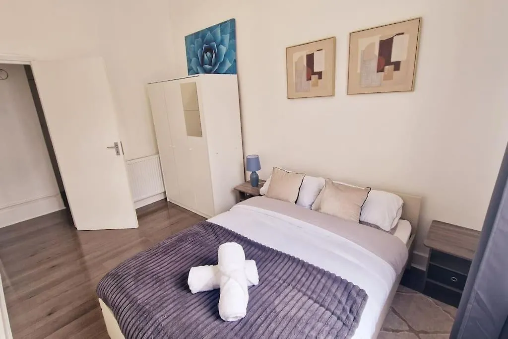 2 Bed Apartment, Near Canary Wharf, O2, Excel, Airport London