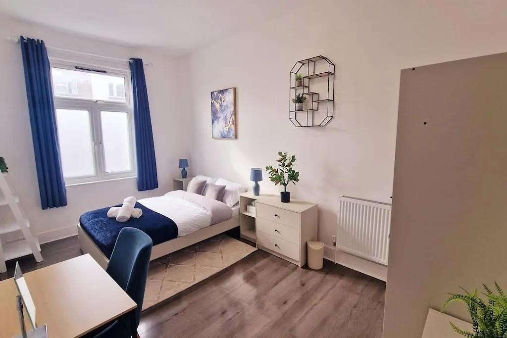 2 Bed Apartment, Near Canary Wharf, O2, Excel, Airport London 0*,